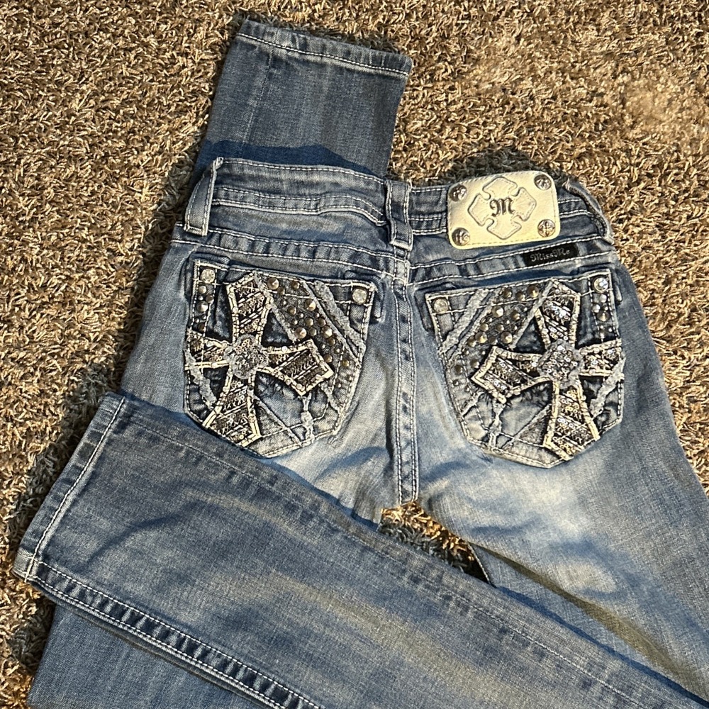 Miss Me Signature Straight Leg Bling Pockets Cross Studded Low Rise Size 24